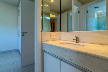Apartamento para alugar com 280m², 4 quartos e 4 vagasBanheiro da Suíte 3