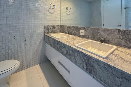 Apartamento para alugar com 280m², 4 quartos e 4 vagasBanheiro da Suíte 2