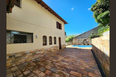 Casa à venda com 355m², 5 quartos e 5 vagas