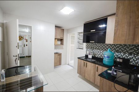 Apartamento para alugar com 127m², 3 quartos e 2 vagas Apartamento para alugar com 127m², 3 quartos e 2 vagasCozinha