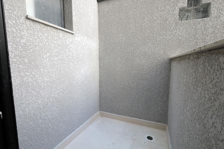 Apartamento à venda com 56m², 2 quartos e 1 vaga Apartamento à venda com 56m², 2 quartos e 1 vagaVaranda