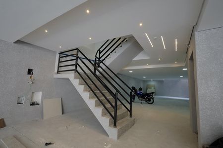 Apartamento à venda com 56m², 2 quartos e 1 vaga Apartamento à venda com 56m², 2 quartos e 1 vagaEscadas Garagem