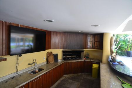 Casa à venda com 1032m², 5 quartos e 3 vagas Casa à venda com 1032m², 5 quartos e 3 vagasEspaço Gourmet