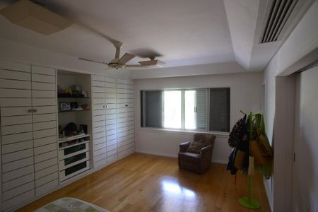 Casa à venda com 1032m², 5 quartos e 3 vagas Casa à venda com 1032m², 5 quartos e 3 vagasSuíte 2