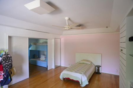 Casa à venda com 1032m², 5 quartos e 3 vagas Casa à venda com 1032m², 5 quartos e 3 vagasSuíte 2