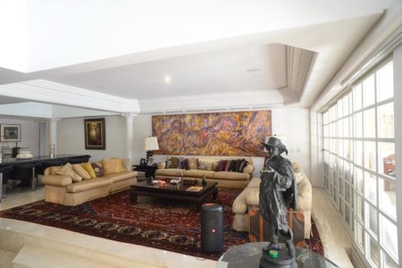 Casa à venda com 1032m², 5 quartos e 3 vagas Casa à venda com 1032m², 5 quartos e 3 vagasSala Principal