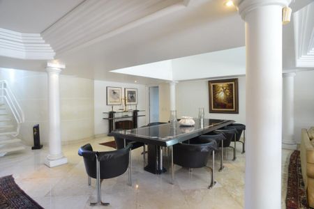 Casa à venda com 1032m², 5 quartos e 3 vagas Casa à venda com 1032m², 5 quartos e 3 vagasSala Principal