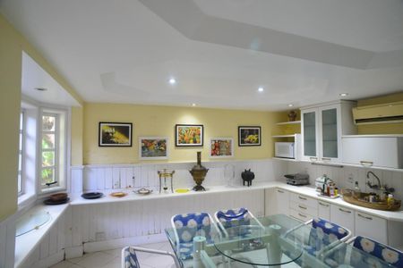 Casa à venda com 1032m², 5 quartos e 3 vagas Casa à venda com 1032m², 5 quartos e 3 vagasCopa