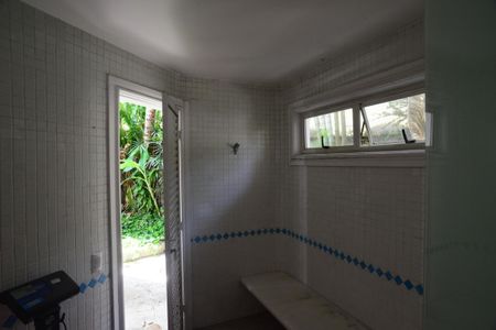 Casa à venda com 1032m², 5 quartos e 3 vagas Casa à venda com 1032m², 5 quartos e 3 vagasÁrea Externa - Sauna Vapor e Seca