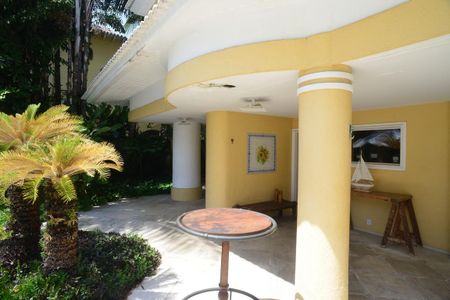 Casa à venda com 1032m², 5 quartos e 3 vagas Casa à venda com 1032m², 5 quartos e 3 vagasEspaço Gourmet