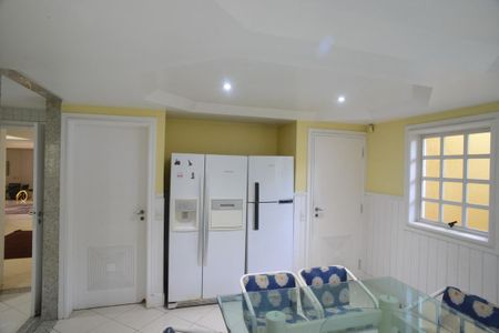 Casa à venda com 1032m², 5 quartos e 3 vagas Casa à venda com 1032m², 5 quartos e 3 vagasCopa