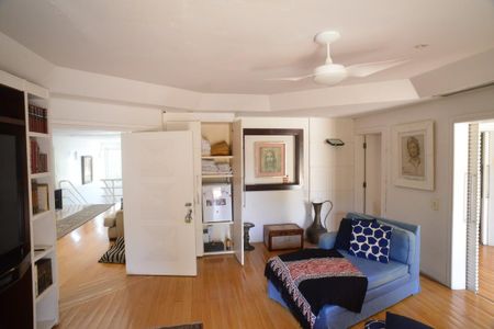 Casa à venda com 1032m², 5 quartos e 3 vagas Casa à venda com 1032m², 5 quartos e 3 vagasSuíte Principal