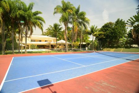 Casa à venda com 1032m², 5 quartos e 3 vagas Casa à venda com 1032m², 5 quartos e 3 vagasÁrea Externa - Quadras