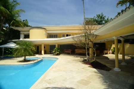 Casa à venda com 1032m², 5 quartos e 3 vagas Casa à venda com 1032m², 5 quartos e 3 vagasÁrea Externa - Piscina