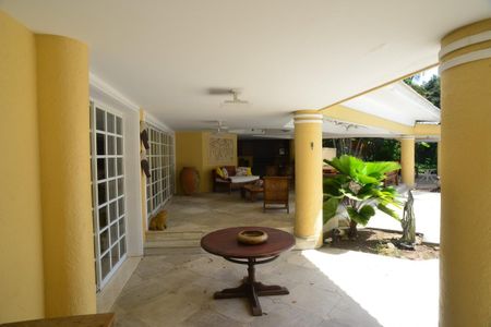 Casa à venda com 1032m², 5 quartos e 3 vagas Casa à venda com 1032m², 5 quartos e 3 vagasEspaço Gourmet