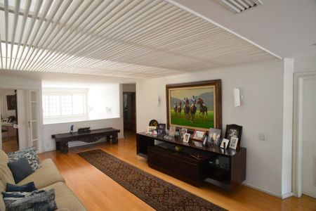 Casa à venda com 1032m², 5 quartos e 3 vagas Casa à venda com 1032m², 5 quartos e 3 vagasSala Superior