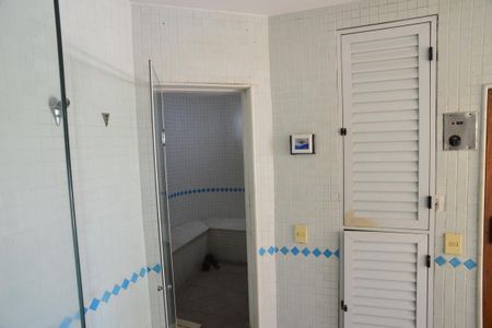 Casa à venda com 1032m², 5 quartos e 3 vagas Casa à venda com 1032m², 5 quartos e 3 vagasÁrea Externa - Sauna Vapor e Seca