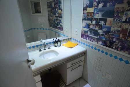 Casa à venda com 1032m², 5 quartos e 3 vagas Casa à venda com 1032m², 5 quartos e 3 vagasLavabo 2