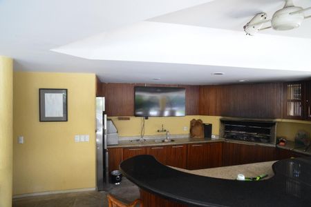 Casa à venda com 1032m², 5 quartos e 3 vagas Casa à venda com 1032m², 5 quartos e 3 vagasEspaço Gourmet