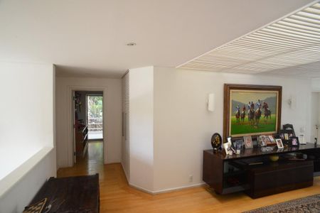 Casa à venda com 1032m², 5 quartos e 3 vagas Casa à venda com 1032m², 5 quartos e 3 vagasSala Superior