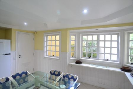 Casa à venda com 1032m², 5 quartos e 3 vagas Casa à venda com 1032m², 5 quartos e 3 vagasCopa