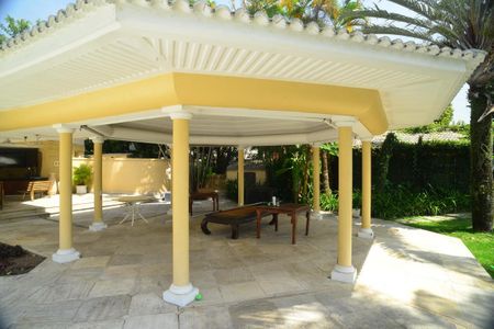 Casa à venda com 1032m², 5 quartos e 3 vagas Casa à venda com 1032m², 5 quartos e 3 vagasEspaço Gourmet