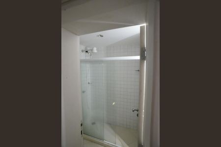 Casa à venda com 1032m², 5 quartos e 3 vagas Casa à venda com 1032m², 5 quartos e 3 vagasBanheiro de Serviço