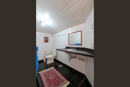 Casa à venda com 574m², 4 quartos e 7 vagasSótão - Banheiro 