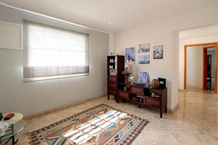 Casa à venda com 574m², 4 quartos e 7 vagasSala intima