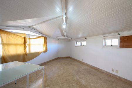 Casa à venda com 574m², 4 quartos e 7 vagasSótão