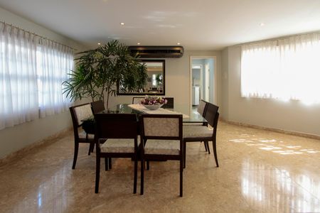 Sala de casa à venda com 4 quartos, 574m² em Barra da Tijuca, Rio de Janeiro