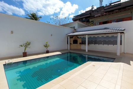 Casa à venda com 574m², 4 quartos e 7 vagasPiscina