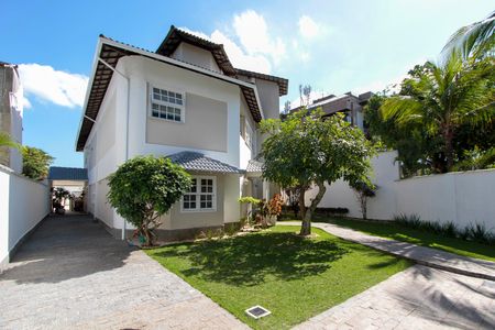Casa à venda com 574m², 4 quartos e 7 vagasFachada interna