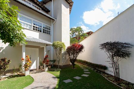Casa à venda com 574m², 4 quartos e 7 vagasFachada interna