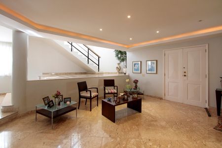 Casa à venda com 574m², 4 quartos e 7 vagasSala