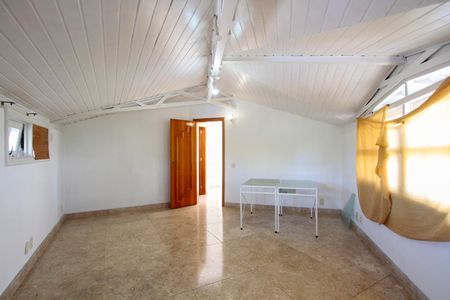 Casa à venda com 574m², 4 quartos e 7 vagasSótão