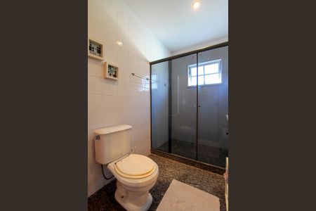 Casa à venda com 574m², 4 quartos e 7 vagasBanheiro Suíte canadense 2 e 3