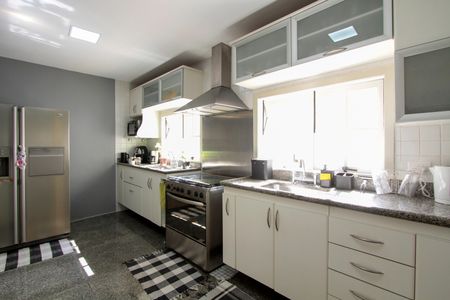 Casa à venda com 574m², 4 quartos e 7 vagasCozinha