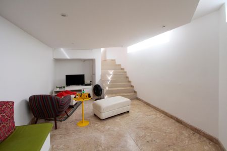 Sala de TV de casa à venda com 4 quartos, 574m² em Barra da Tijuca, Rio de Janeiro