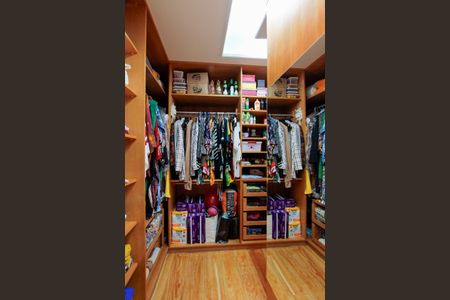 Apartamento à venda com 339m², 5 quartos e 4 vagas Apartamento à venda com 339m², 5 quartos e 4 vagasCloset Suíte 1