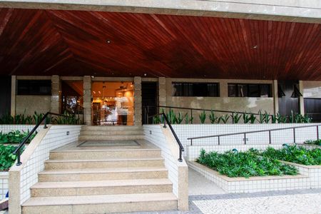 Apartamento à venda com 339m², 5 quartos e 4 vagas Apartamento à venda com 339m², 5 quartos e 4 vagasEntrada