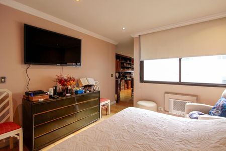 Apartamento à venda com 339m², 5 quartos e 4 vagas Apartamento à venda com 339m², 5 quartos e 4 vagasSuíte 1