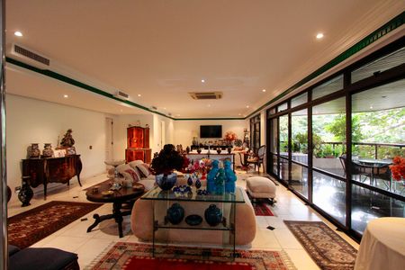 Apartamento à venda com 339m², 5 quartos e 4 vagas Apartamento à venda com 339m², 5 quartos e 4 vagasSala