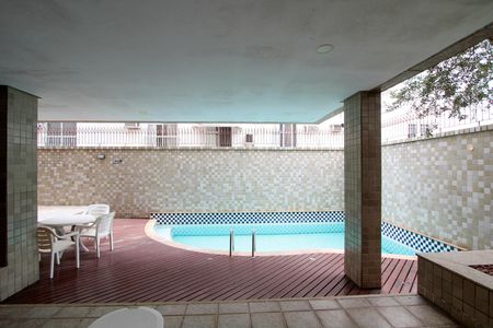 Apartamento à venda com 339m², 5 quartos e 4 vagas Apartamento à venda com 339m², 5 quartos e 4 vagasÁrea comum - Piscina
