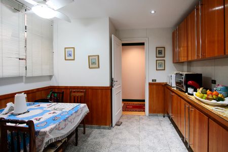 Apartamento à venda com 339m², 5 quartos e 4 vagas Apartamento à venda com 339m², 5 quartos e 4 vagasCozinha