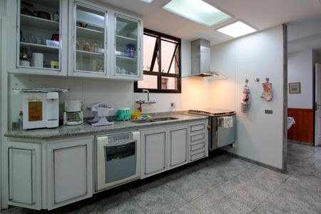 Apartamento à venda com 339m², 5 quartos e 4 vagas Apartamento à venda com 339m², 5 quartos e 4 vagasCozinha