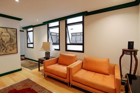 Apartamento à venda com 339m², 5 quartos e 4 vagas Apartamento à venda com 339m², 5 quartos e 4 vagasSala intima