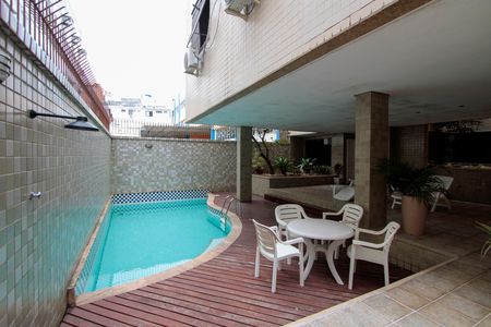Apartamento à venda com 339m², 5 quartos e 4 vagas Apartamento à venda com 339m², 5 quartos e 4 vagasÁrea comum - Piscina