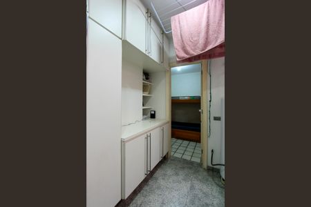 Apartamento à venda com 339m², 5 quartos e 4 vagas Apartamento à venda com 339m², 5 quartos e 4 vagasQuarto de Serviço