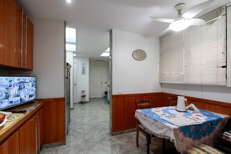 Apartamento à venda com 339m², 5 quartos e 4 vagas Apartamento à venda com 339m², 5 quartos e 4 vagasCozinha